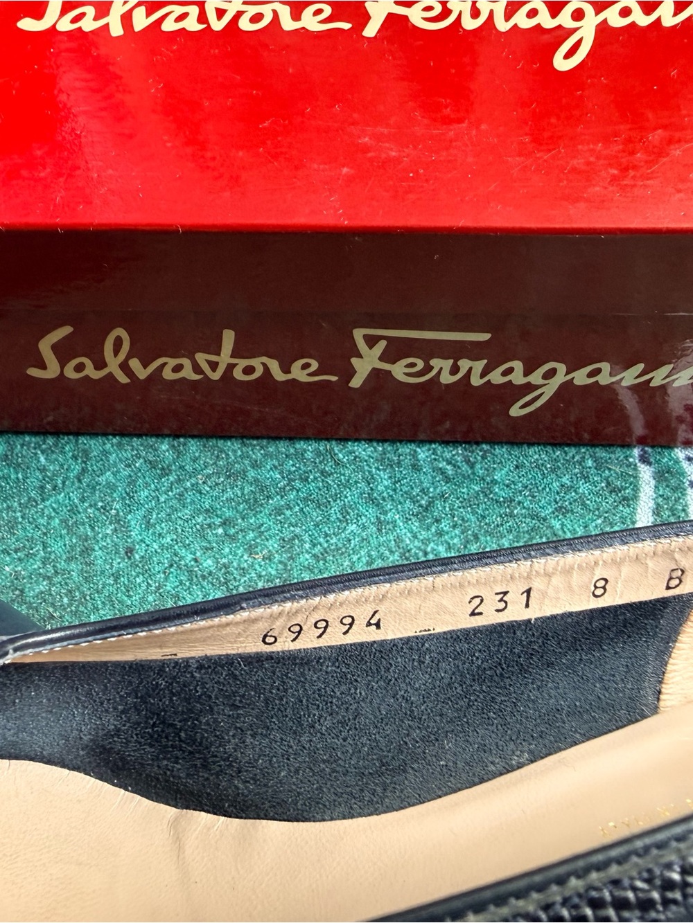 Salvatore Ferragamo Scurita Black Leather Gancini Pumps 8B w/ Original Box - Picture 7 of 8